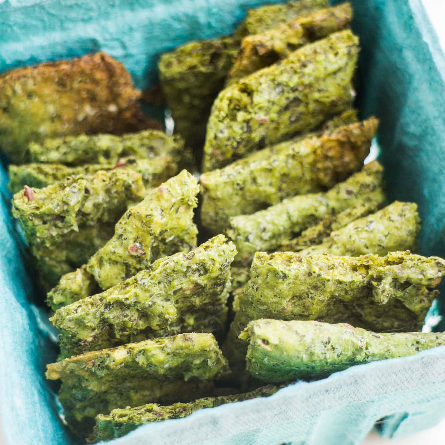 Homemade Kale Crackers: The Easy 45-Minute Healthy Snack
